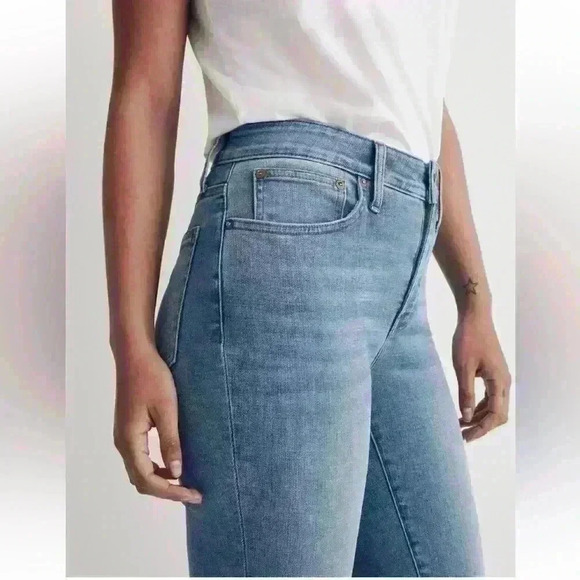 Madewell Curvy Kick Out Crop Jeans Mid-Rise in Mather Wash Size 24 - Picture 1 of 10